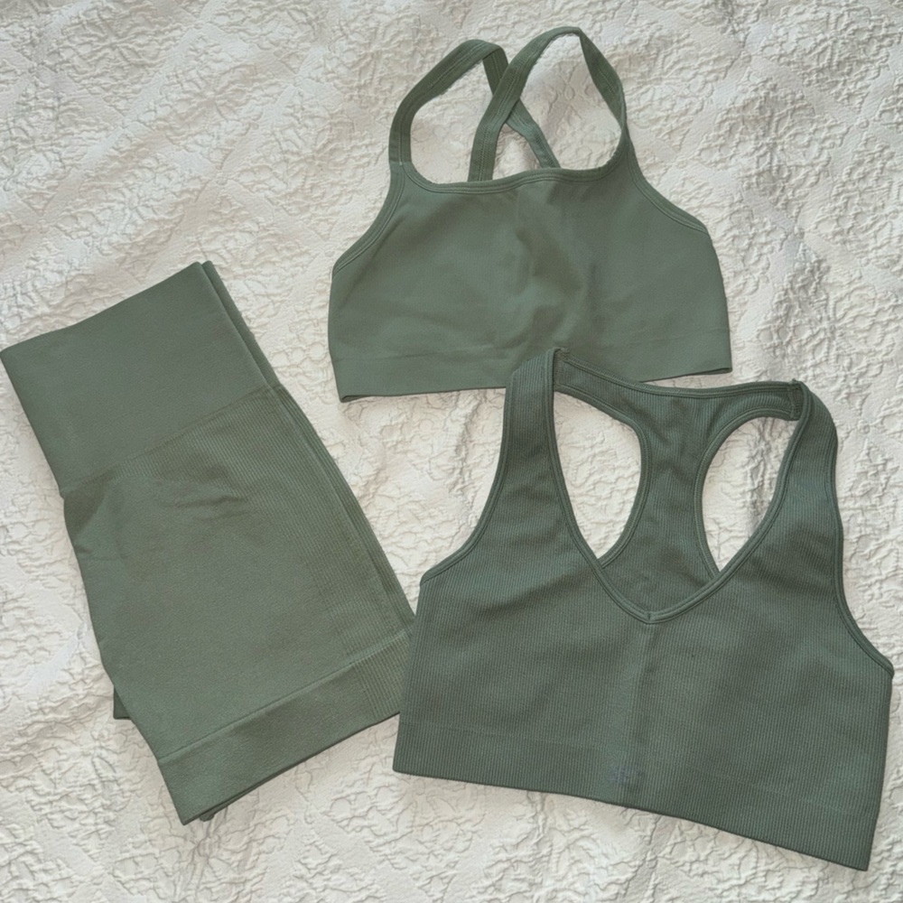 SET Active Sculptflex Biker Shorts Set in Matcha Size Small